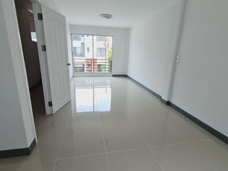 For sale 3 bedrooms townhouse in Bang Khun Thian, Bangkok