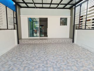 For sale 3 bedrooms townhouse in Bang Khun Thian, Bangkok