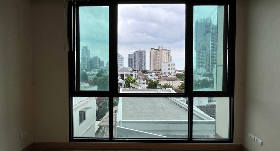 For sale 2 bedrooms condo in Watthana, Bangkok