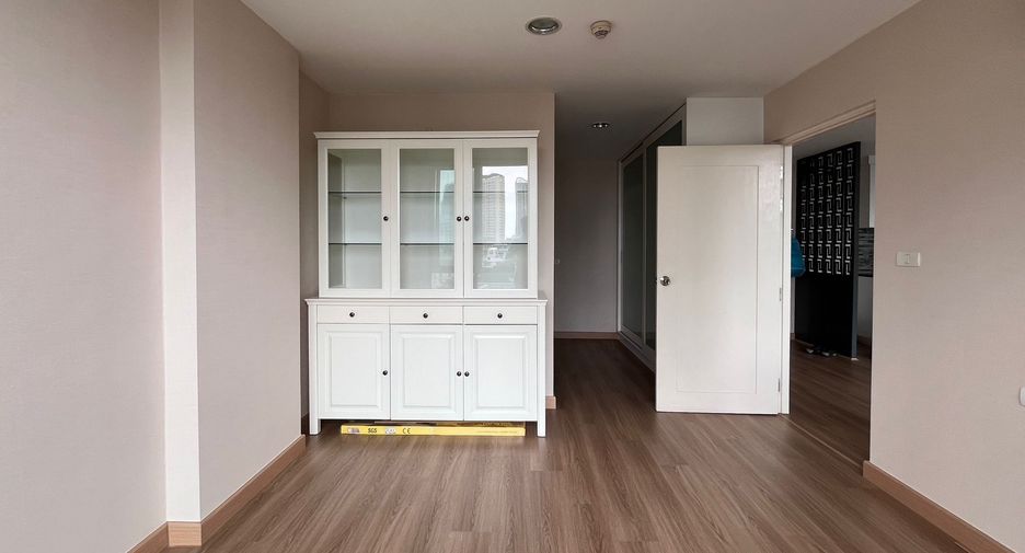 For sale 2 bedrooms condo in Watthana, Bangkok