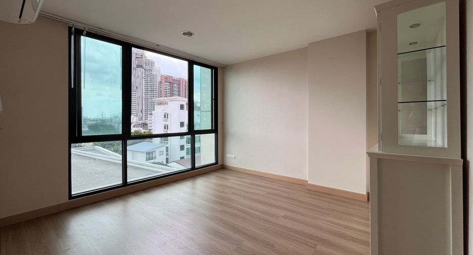 For sale 2 bedrooms condo in Watthana, Bangkok