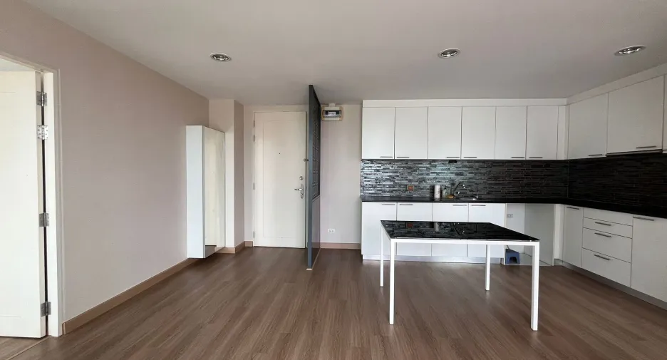 For sale 2 bedrooms condo in Watthana, Bangkok