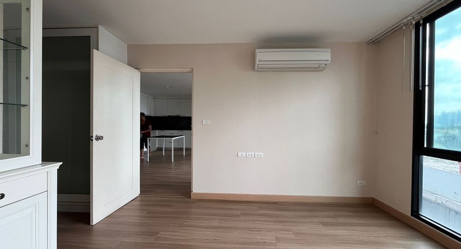 For sale 2 bedrooms condo in Watthana, Bangkok