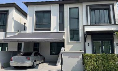 Casa en venta y en alquiler de 3 habitaciones en Bang Phli, Samut Prakan