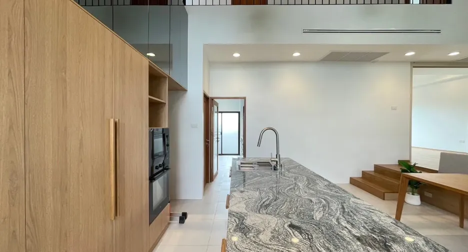 For sale 3 bedrooms house in Huai Khwang, Bangkok
