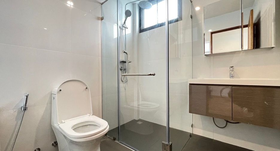 For sale 3 bedrooms house in Huai Khwang, Bangkok