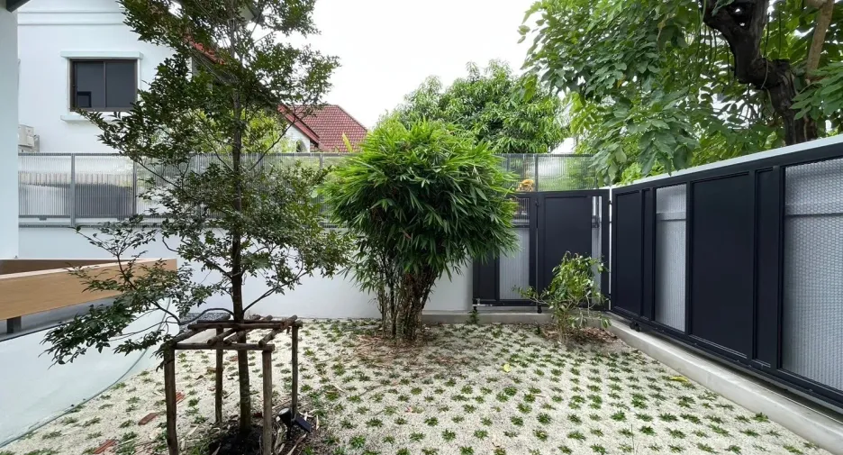 For sale 3 bedrooms house in Huai Khwang, Bangkok