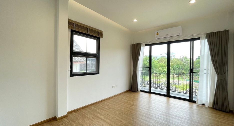 For sale 3 bedrooms house in Huai Khwang, Bangkok