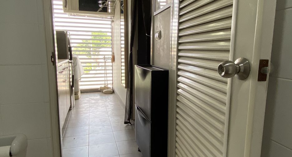 For sale 1 bed condo in Wang Thonglang, Bangkok