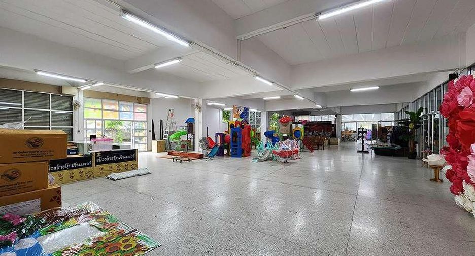 出售 5 卧室 独立屋 在 Mueang Surin, Surin