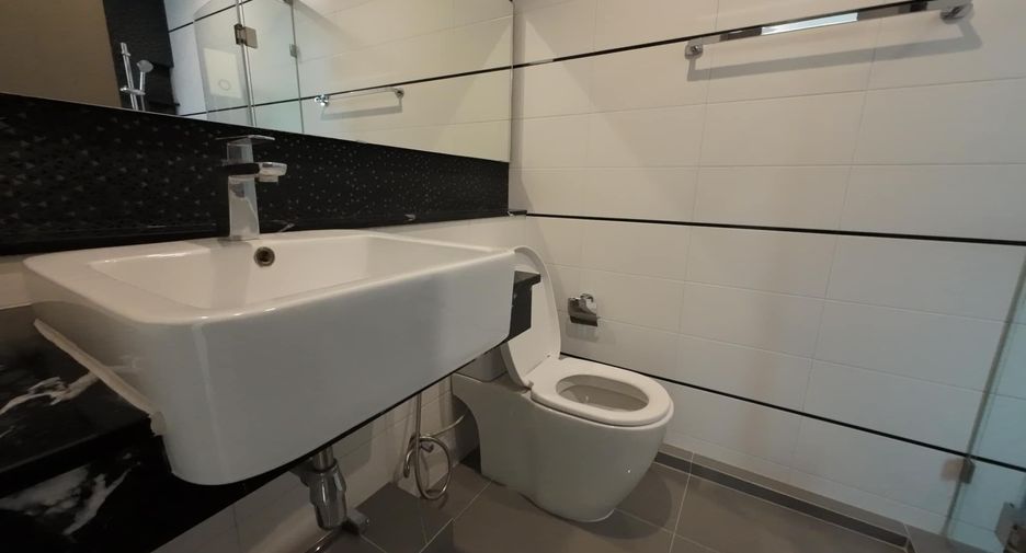 For sale 3 ベッドルーム townhouse in Lat Phrao, Bangkok