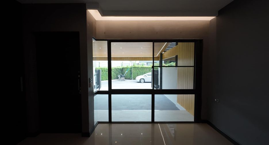 For sale 3 ベッドルーム townhouse in Lat Phrao, Bangkok