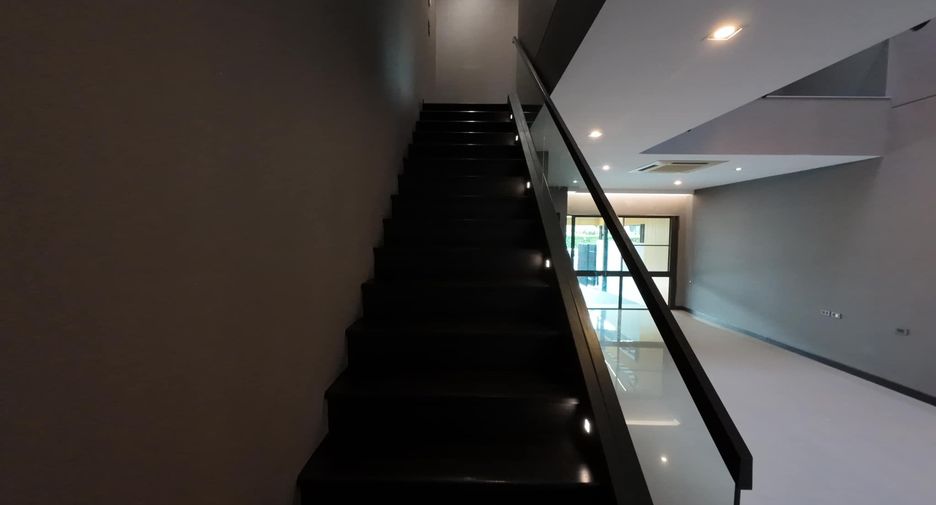 Reihenhaus zum Kauf mit 3 Zimmer in Lat Phrao, Bangkok