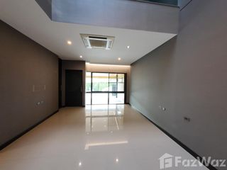 出售 3 卧室 联排别墅 在 Lat Phrao, 曼谷