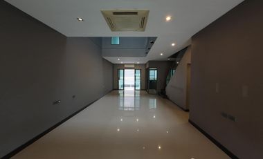 For sale 3 bedrooms townhouse in Lat Phrao, Bangkok