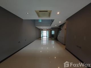 出售 3 卧室 联排别墅 在 Lat Phrao, 曼谷