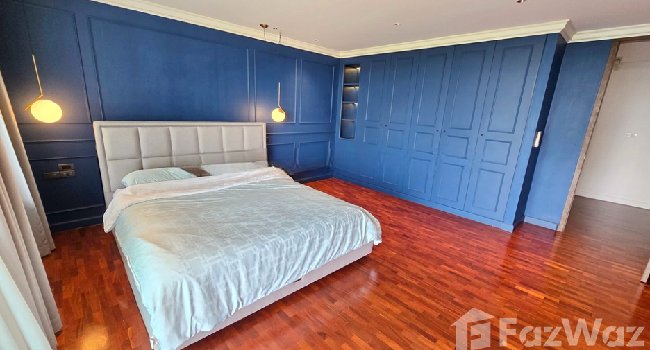 For sale 3 bedrooms condo in Thon Buri, Bangkok
