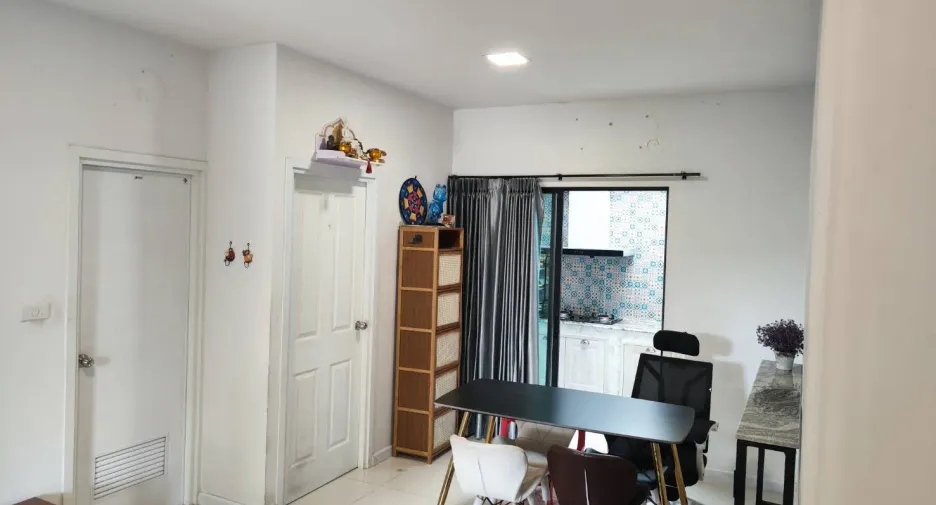 Casa adosada en alquiler y en venta de 4 habitaciones en Bang Kruai, Nonthaburi
