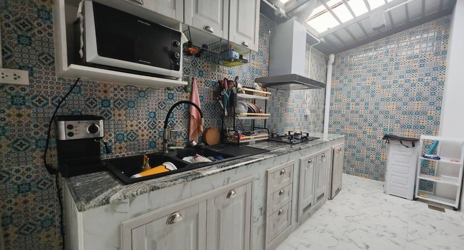 Продажа и аренда 4 спальни таунхаус в Bang Kruai, Нонтабури