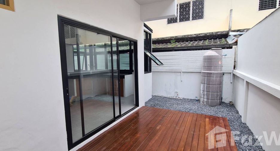 For sale 2 bedrooms townhouse in Mueang Nakhon Ratchasima, Nakhon Ratchasima