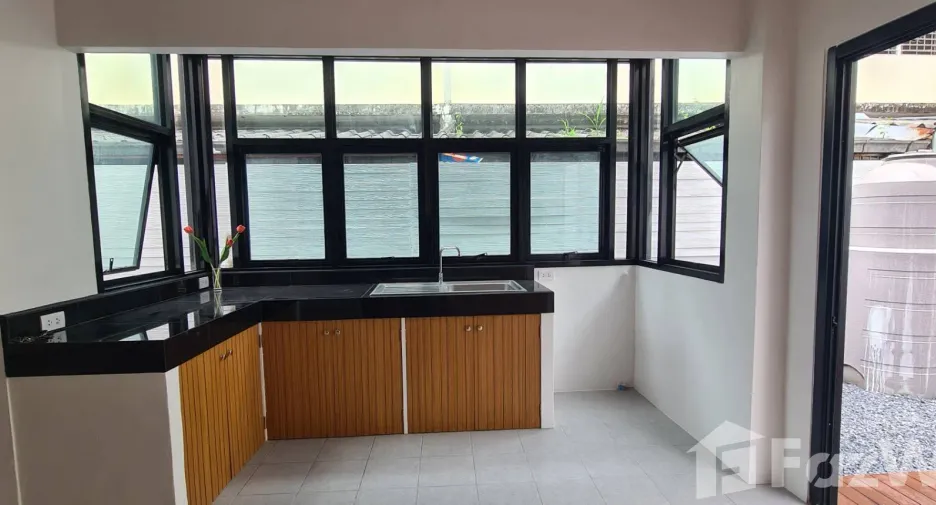 For sale 2 bedrooms townhouse in Mueang Nakhon Ratchasima, Nakhon Ratchasima
