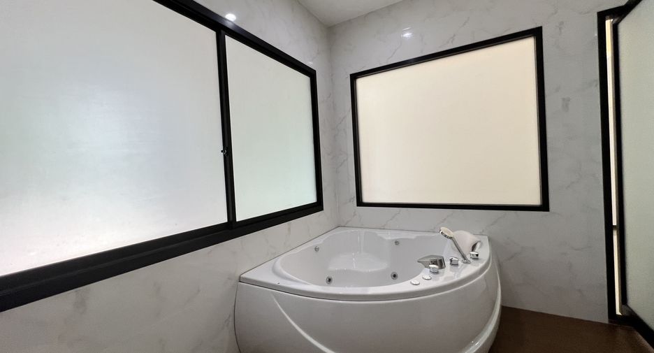 For sale 3 bedrooms villa in Thalang, Phuket