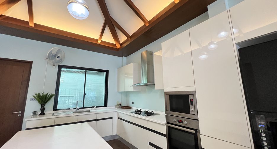 For sale 3 bedrooms villa in Thalang, Phuket