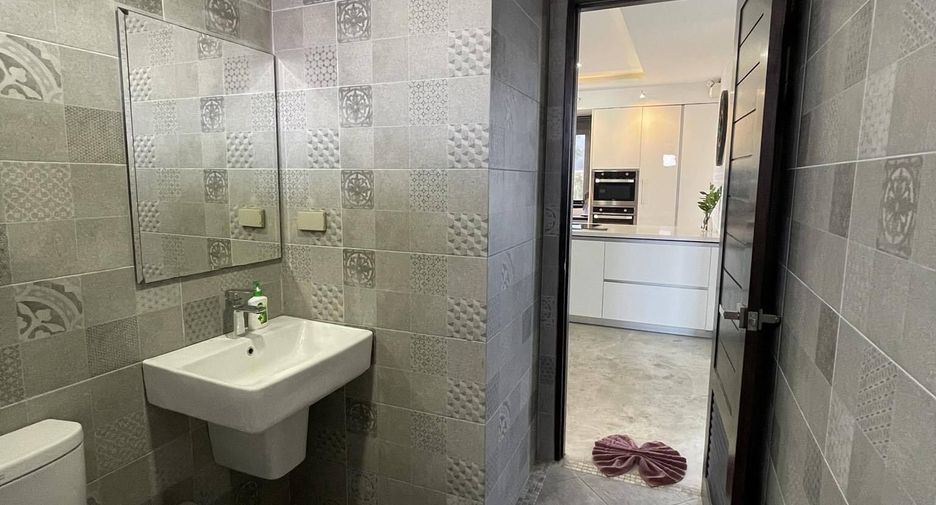 For rent 3 bedrooms apartment in Mueang Phuket, Phuket