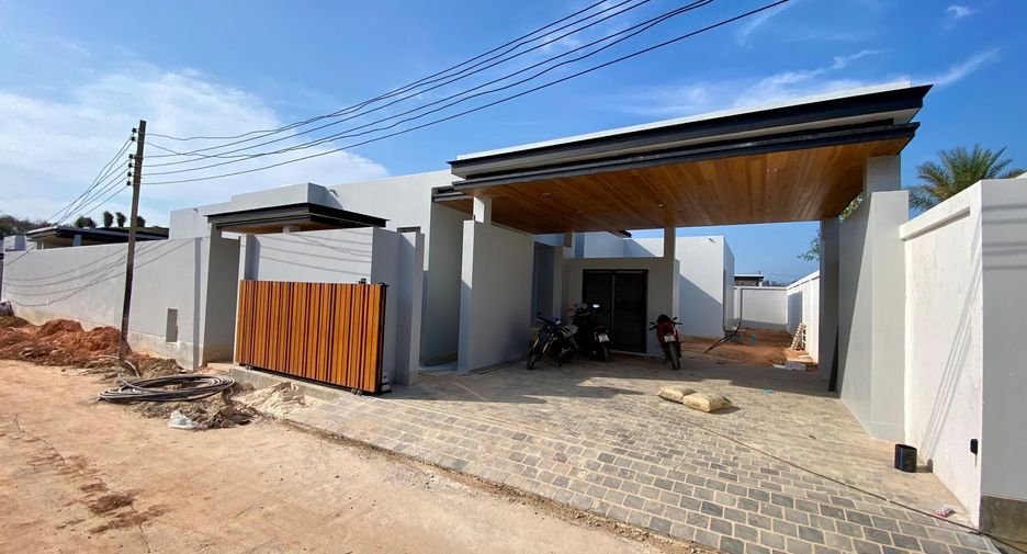 For sale 4 bedrooms villa in Thalang, Phuket