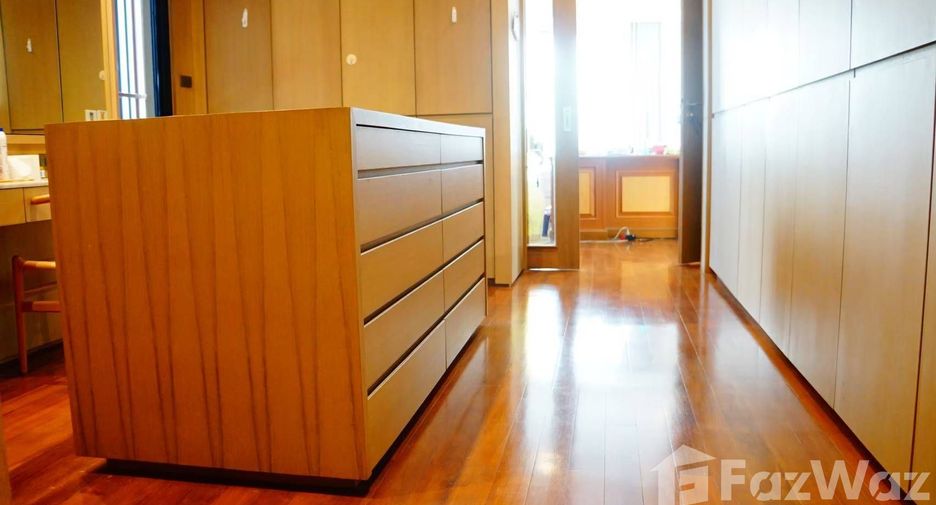Casa en venta de 5 habitaciones en Krathum Baen, Samut Sakhon