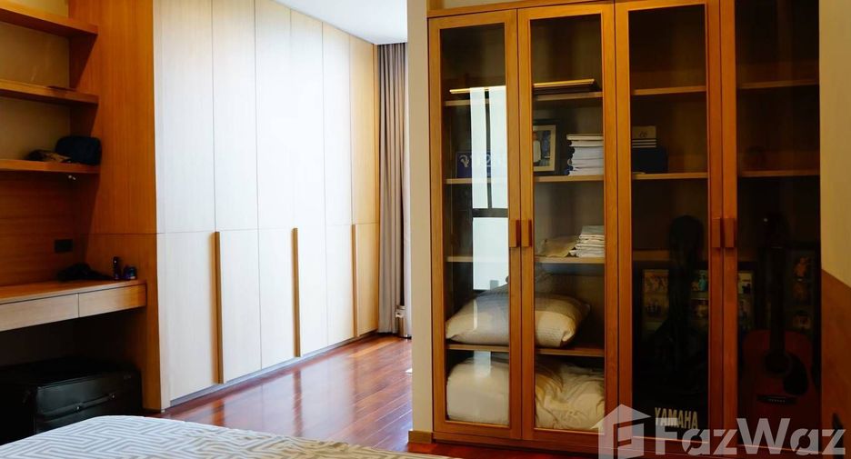 Casa en venta de 5 habitaciones en Krathum Baen, Samut Sakhon
