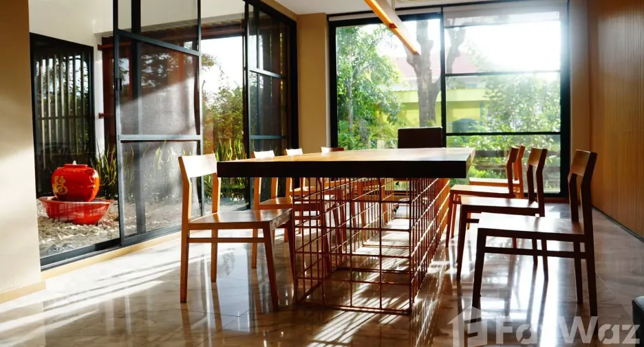 Casa en venta de 5 habitaciones en Krathum Baen, Samut Sakhon
