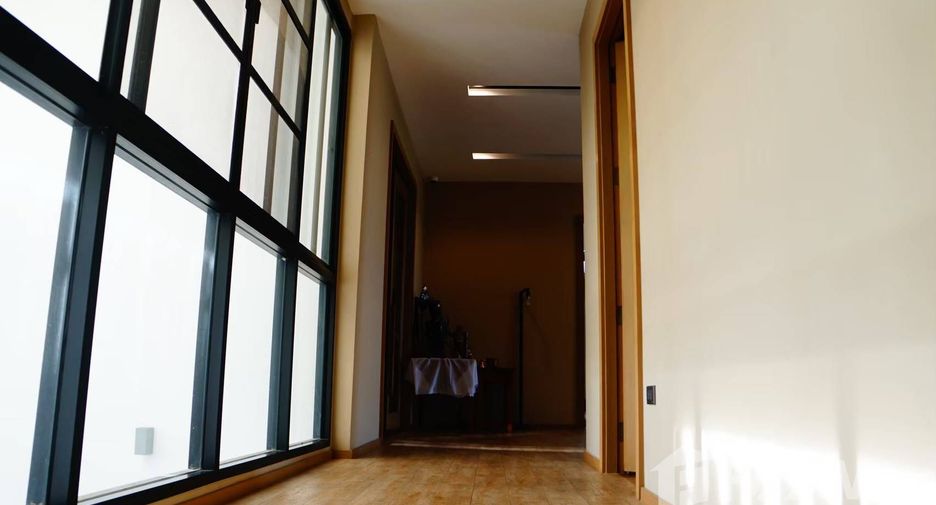 Casa en venta de 5 habitaciones en Krathum Baen, Samut Sakhon