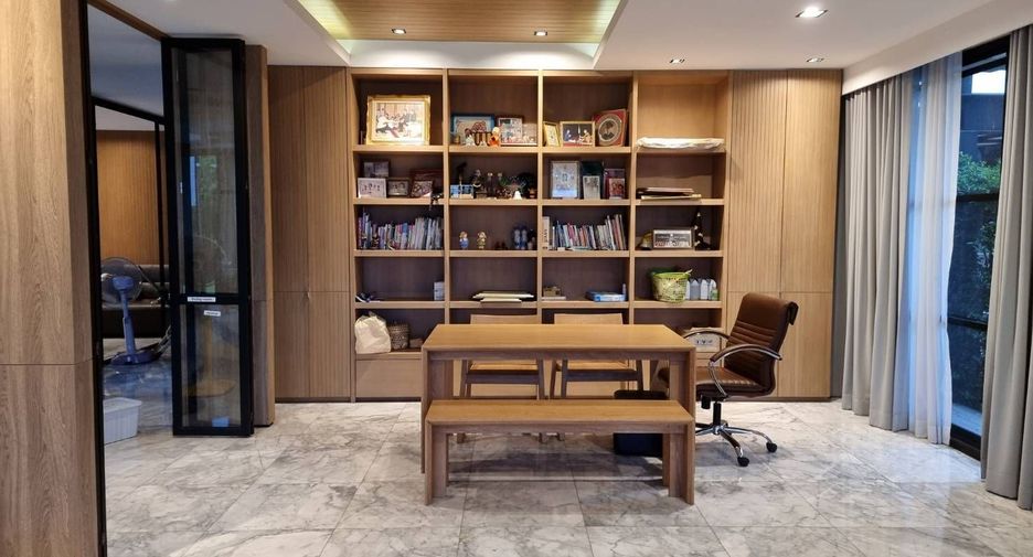Casa en venta de 5 habitaciones en Krathum Baen, Samut Sakhon