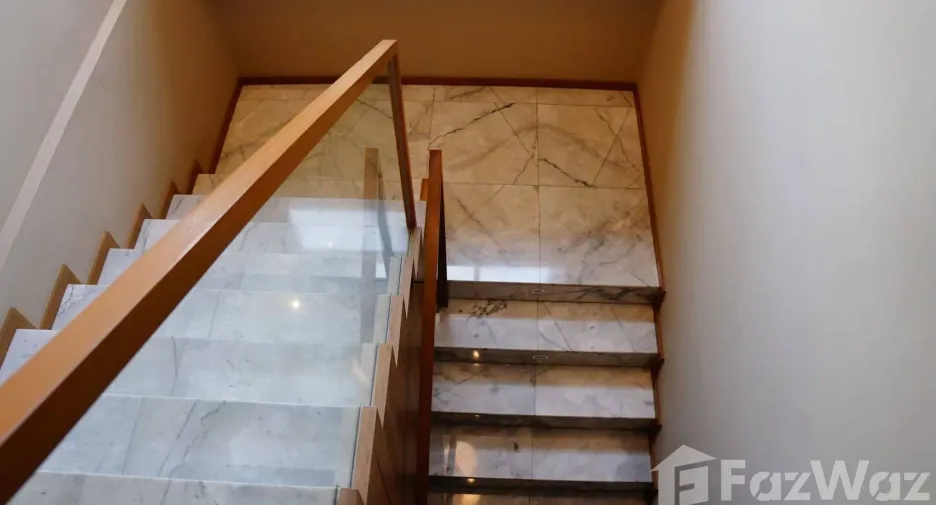 Casa en venta de 5 habitaciones en Krathum Baen, Samut Sakhon