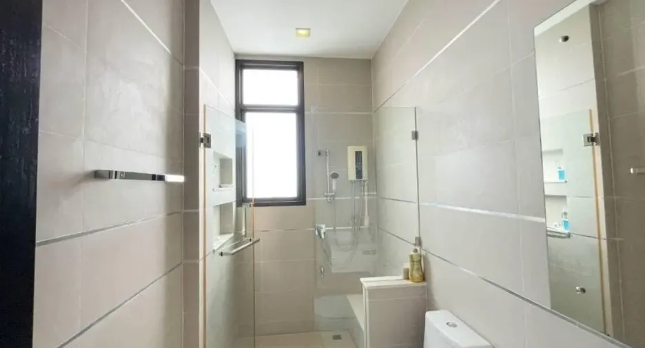 Haus zum Kauf mit 4 Zimmer in Mueang Samut Sakhon, Samut Sakhon