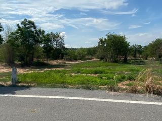 Terreno en venta en Phatthana Nikhom, Lopburi