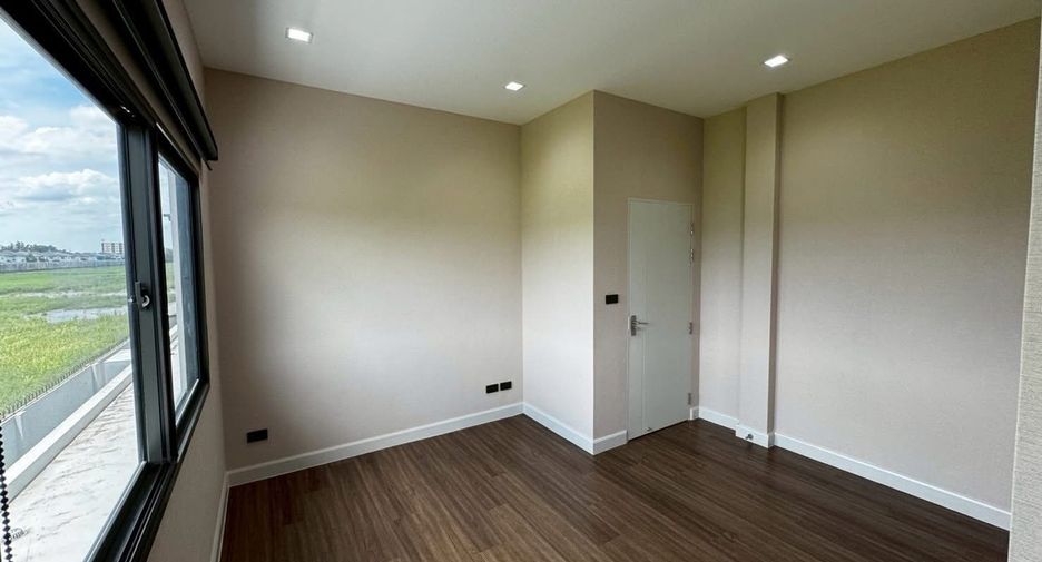 For sale 5 bedrooms house in Saphan Sung, Bangkok