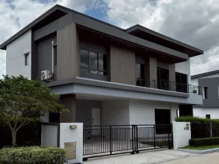 À vendre 5 chambres maison à Saphan Sung, Bangkok