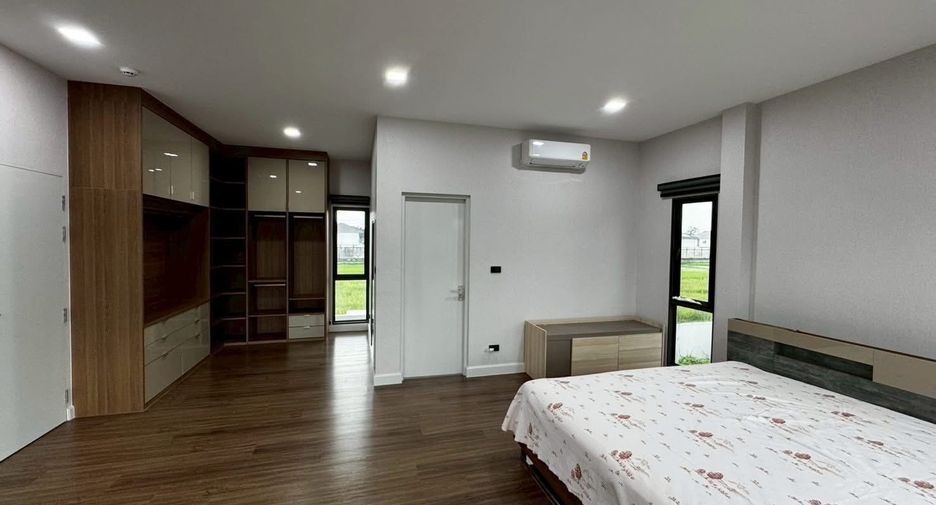 For sale 5 bedrooms house in Saphan Sung, Bangkok