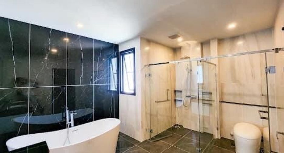 For sale 5 bedrooms house in Thawi Watthana, Bangkok