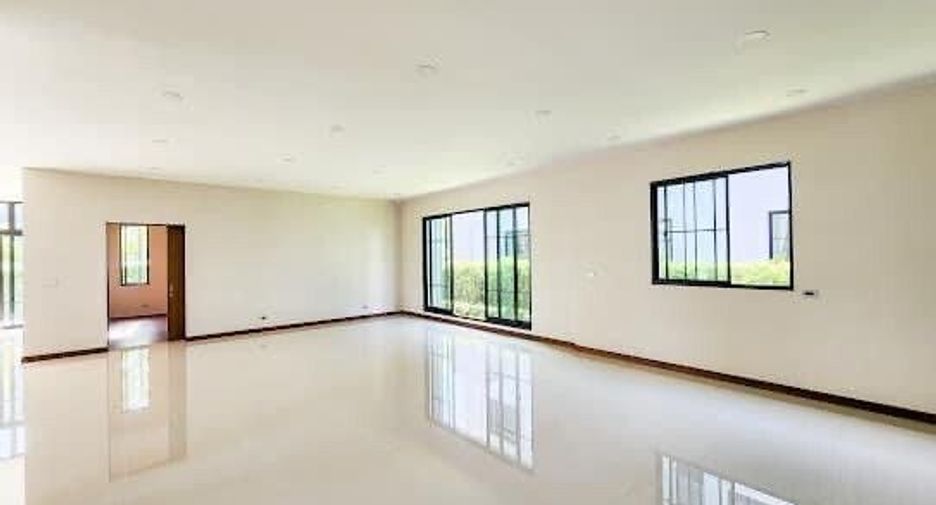 For sale 5 bedrooms house in Thawi Watthana, Bangkok