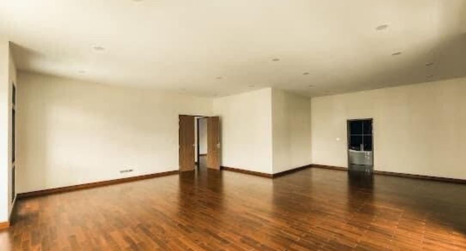 For sale 5 bedrooms house in Thawi Watthana, Bangkok