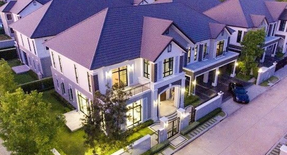 For sale 5 bedrooms house in Thawi Watthana, Bangkok