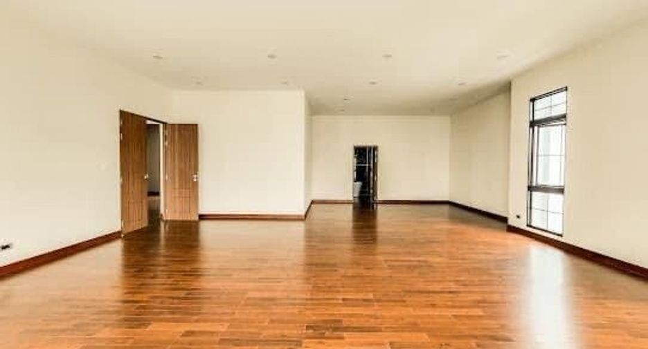 For sale 5 bedrooms house in Thawi Watthana, Bangkok