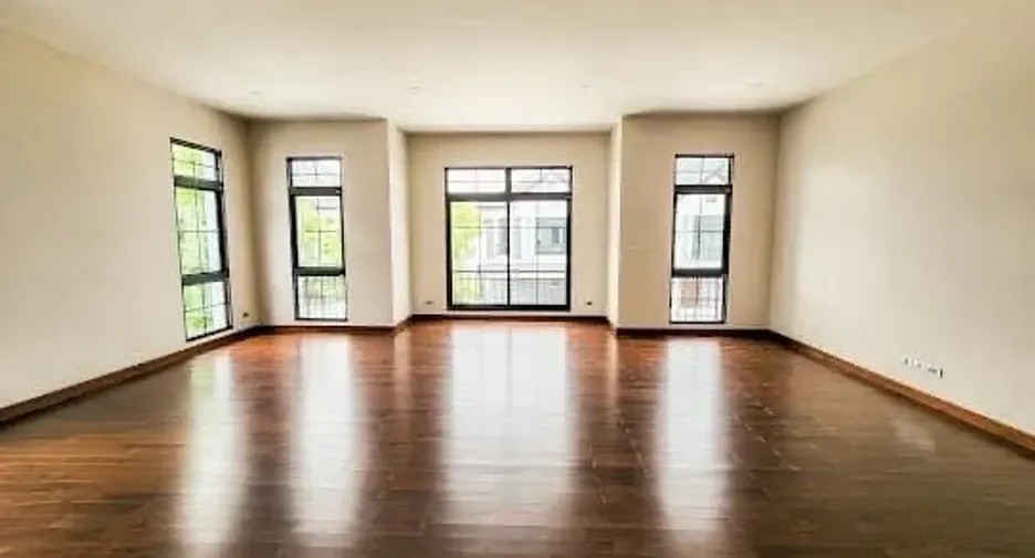 For sale 5 bedrooms house in Thawi Watthana, Bangkok