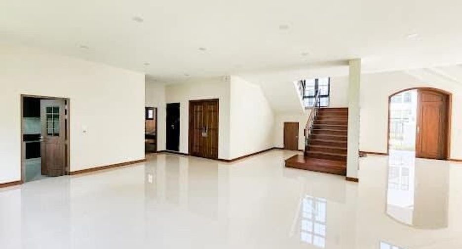 For sale 5 bedrooms house in Thawi Watthana, Bangkok