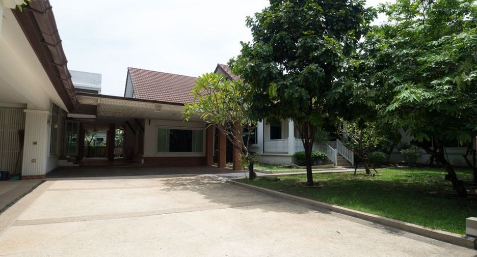 For sale 5 bedrooms house in Nong Khaem, Bangkok