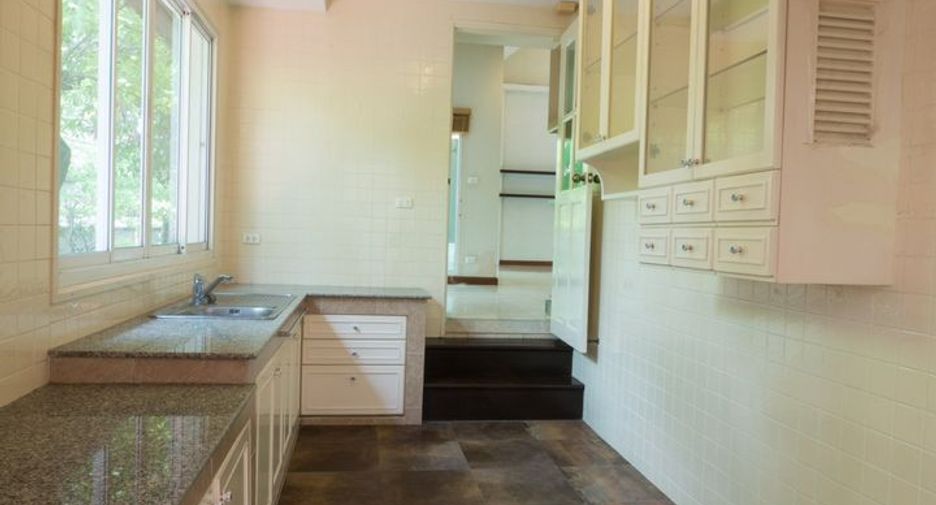 For sale 5 bedrooms house in Nong Khaem, Bangkok