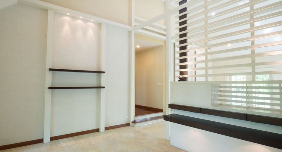 For sale 5 bedrooms house in Nong Khaem, Bangkok